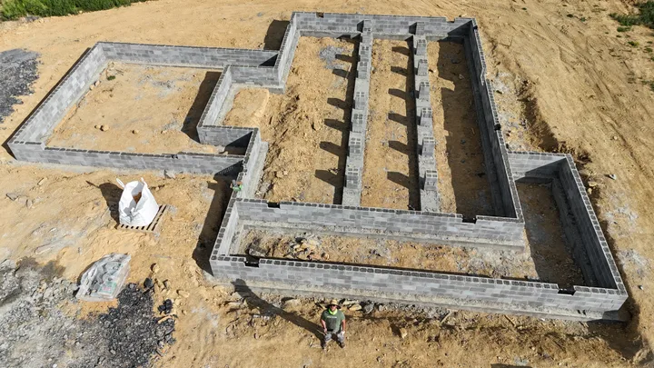 Full aerial view of the crawlspace foundation layout and rows of interior piers